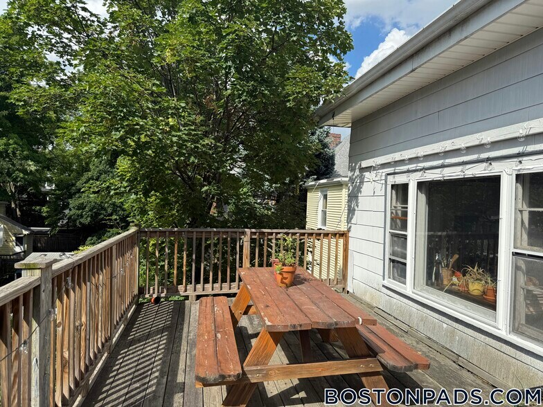 Building Photo - 50 Vinal Ave