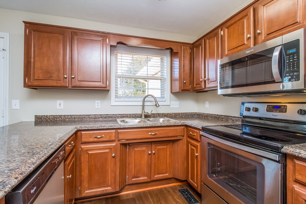 Building Photo - 304 Acorn Ct