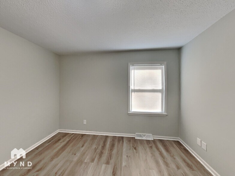 Building Photo - 547 Whitethorn Dr
