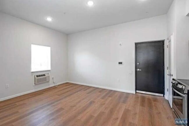 Building Photo - 72 Burroughs Pl