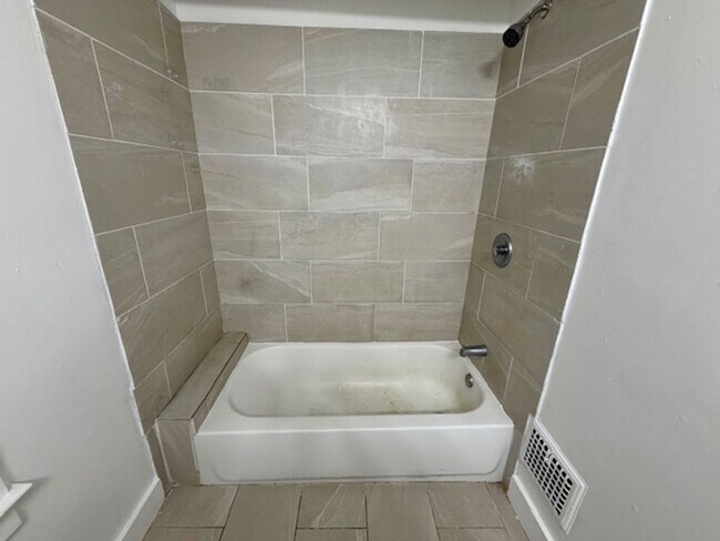 Building Photo - 3 bedroom 1 bath for lease- Section 8 ready call 313-429-3244 KPM Detroit