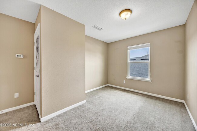 Building Photo - 12237 Woodview Dr