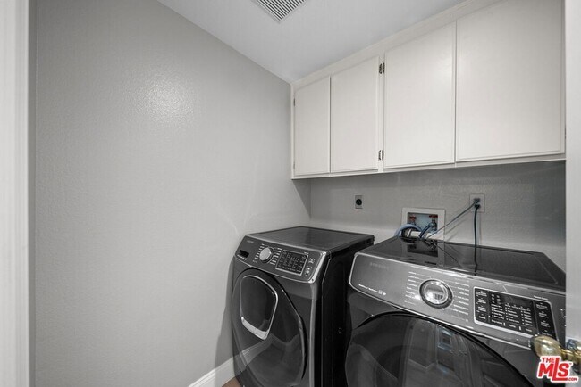 Building Photo - 5413 Mark Ct