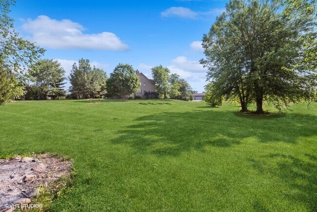 Building Photo - 905 Shelly Ln