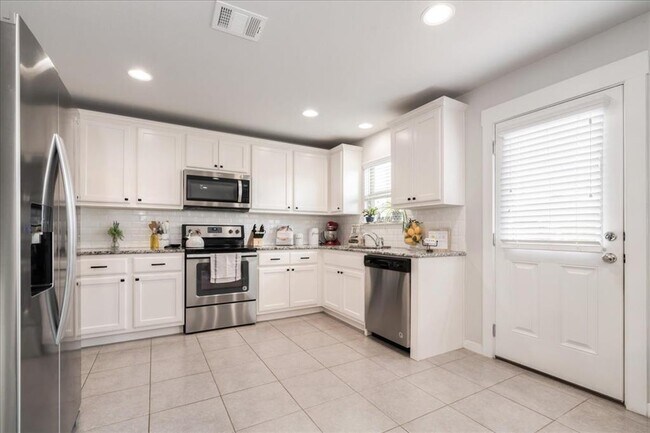 Building Photo - 144 Syrah Ct