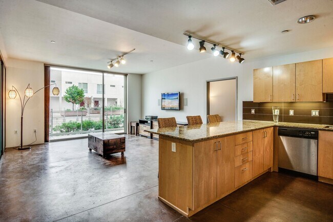 Building Photo - Centre Street Lofts 2 Bed/2Bath