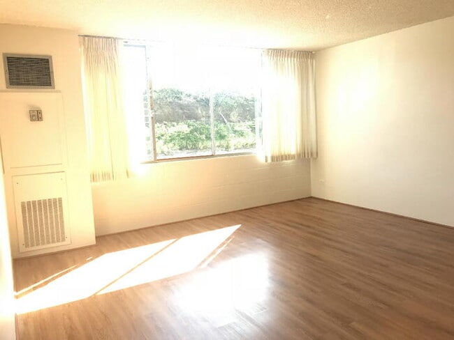 Building Photo - To register for the showing time below, note the 4 digit code: 4002 and click "APPLY NOW."(mobile...