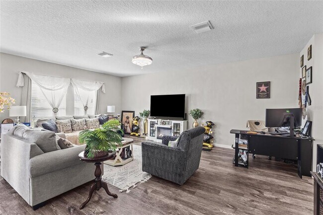 Building Photo - 12841 Tannencrest Dr