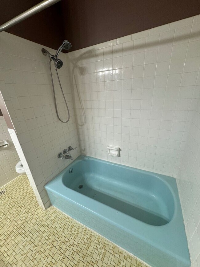 Building Photo - 3 Bed 1 Bath 1 Carport PRE-LEASING