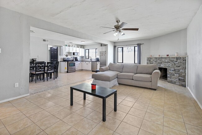 Building Photo - Roomy 3 Bedroom Home with a Fireplace