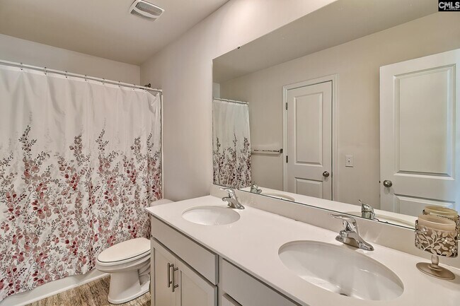 Building Photo - 660 Collett Dr