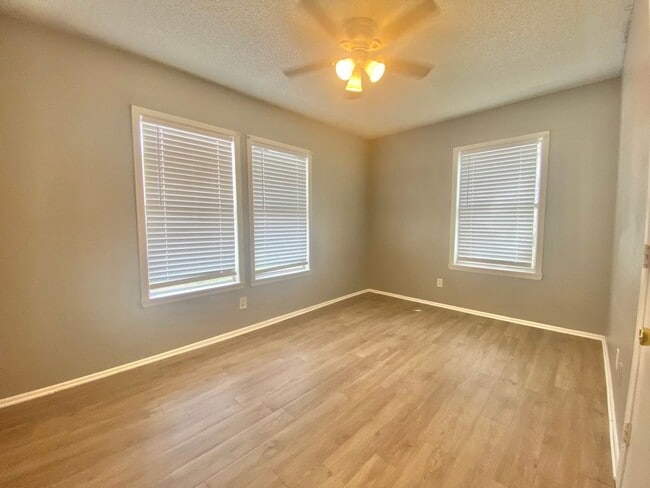 Building Photo - Cozy 2 Bed 1 Bath near Texas Tech Campus