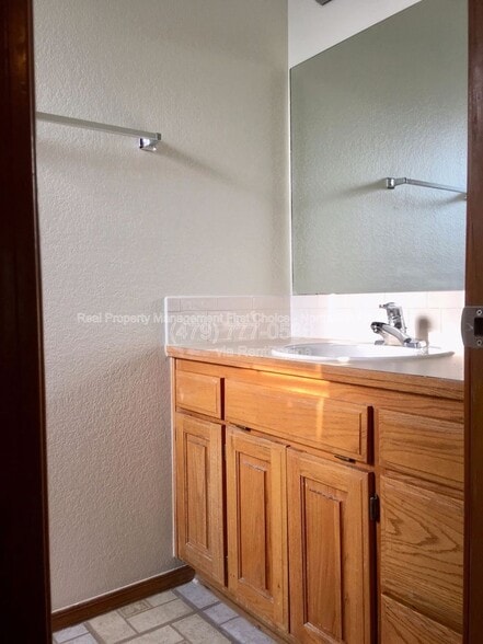 Building Photo - 4433 W Cheyenne Dr