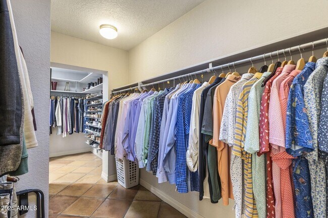 Building Photo - 7620 E Vía Del Placito