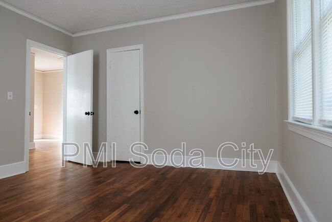 Building Photo - 5313 Randall Ave