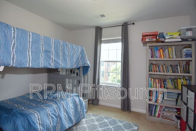 Building Photo - 1726 St Johns Ln