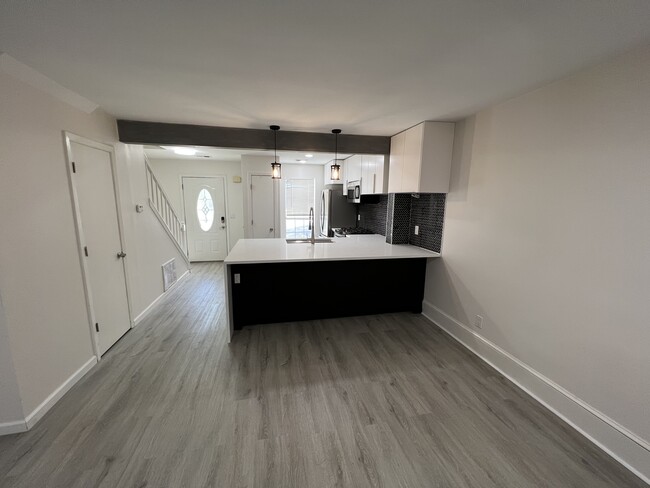 Building Photo - 2929 Aspen Woods Entry