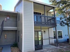 Building Photo - Wonderful 2/1 Condo - ** Move in Special $500 off your first months rent** Available Now !