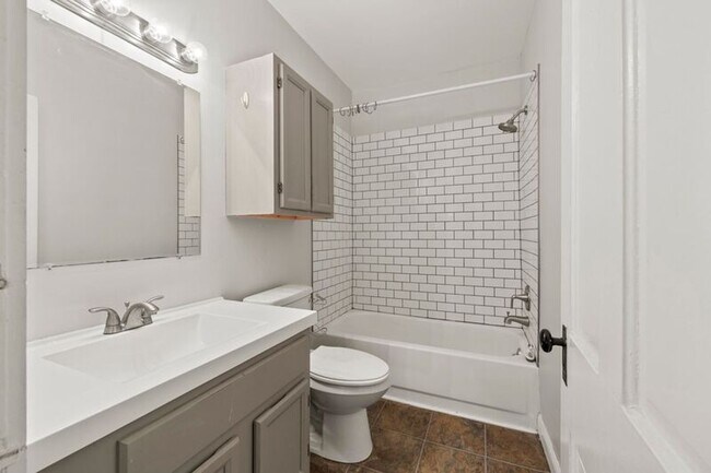 Building Photo - 285 E Whittier St