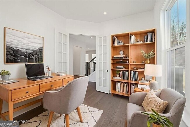 Building Photo - 2815 Medford Dr