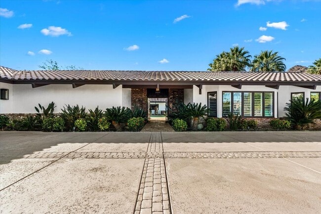 Building Photo - 48731 San Vicente St