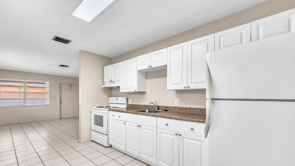 Building Photo - 6116 SW 39th St