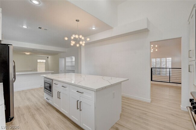 Building Photo - 8401 Desert Quail Dr