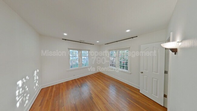 Building Photo - 328 W Pedregosa St