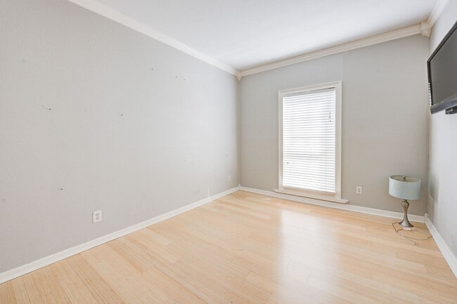 Building Photo - Modern Townhome  3 Bedrooms/2.5 Bathrooms