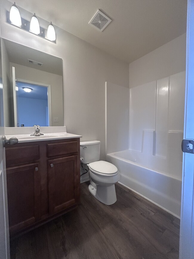 Secondary bathroom - 146 Ofner Dr