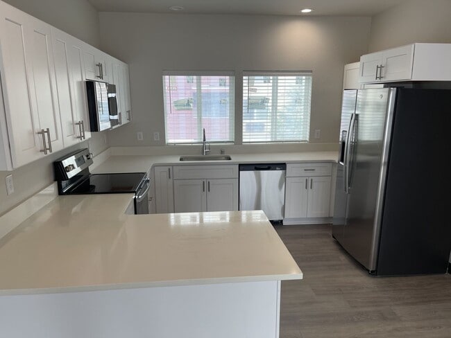 Building Photo - Stunning 3-Bed, 2.5-Bath 3-Level Townhomes in Deer Park, Townhomes Available September 10th!