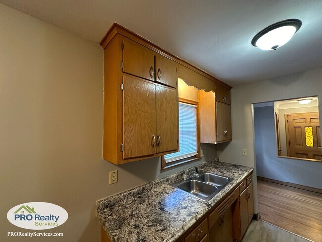Building Photo - 3 Bedroom Home in South Saint Paul