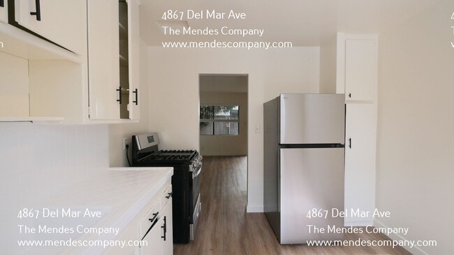 Building Photo - 4867 Del Mar Ave
