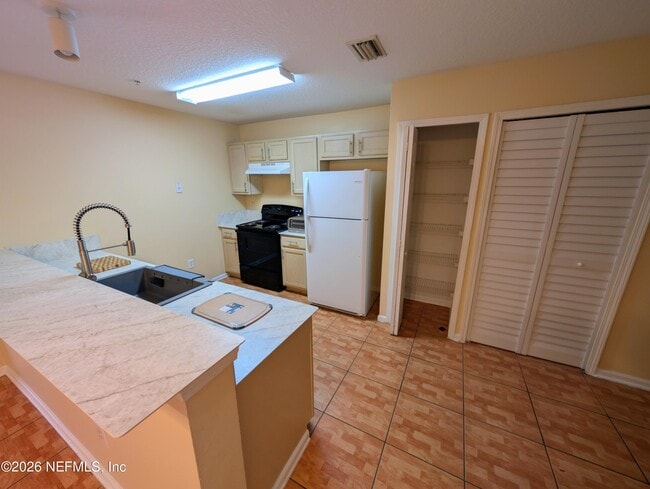 Building Photo - 6051 Maggies Cir