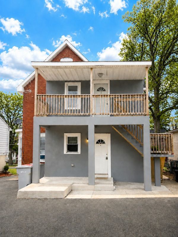 Building Photo - 743 E Grape St