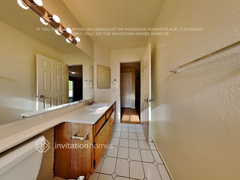 Building Photo - 40122 Denham Dr