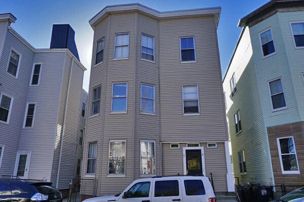 Building Photo - 8 Clary St