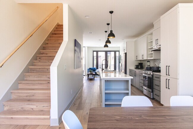 Building Photo - 315 NE Burwood Mews