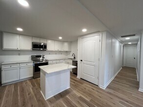 Building Photo - Modern 2BD*, 2BA with 3rd Bonus Room Near Downtown Durham with Assigned Off-Street Parking and Ba...