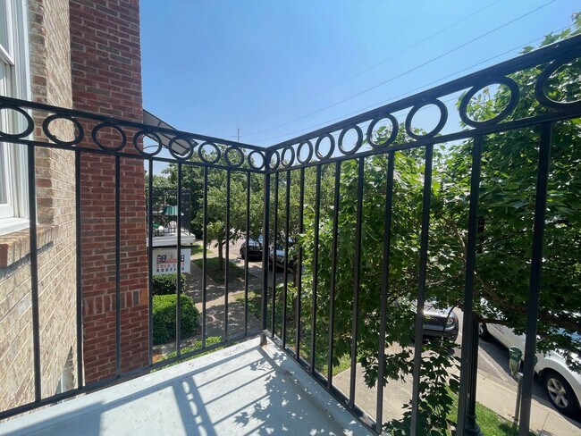 Building Photo - 3 Bedroom 2.5 Bath in the Vista