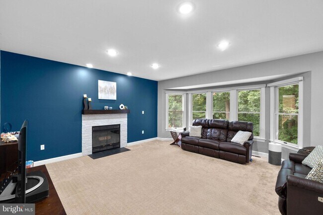 Building Photo - 6874 Caravan Ct