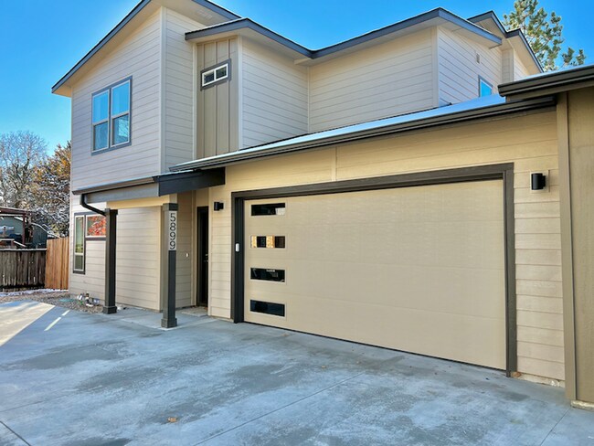 Building Photo - 5899 Castle Dr