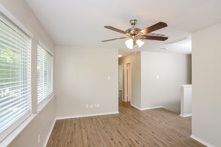 Building Photo - 8639 Sunny Oaks