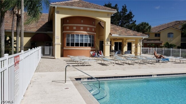 Building Photo - 6401 Aragon Way