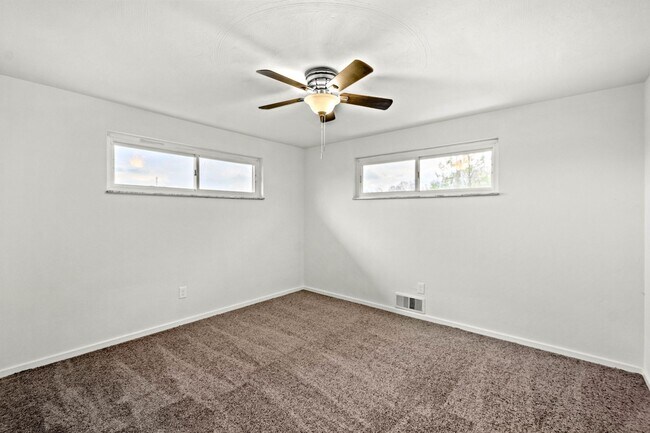 Building Photo - READY FOR MAY 15TH!! STUNNING & UPDATED 3-BEDROOM IN WHITE OAK!