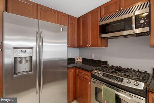 Building Photo - 5 Park Pl