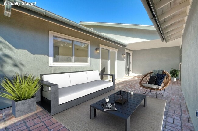 Building Photo - Beautifully Renovated 3-Bedroom Home with ...