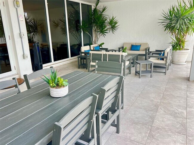 Building Photo - 800 SE 20th Ave