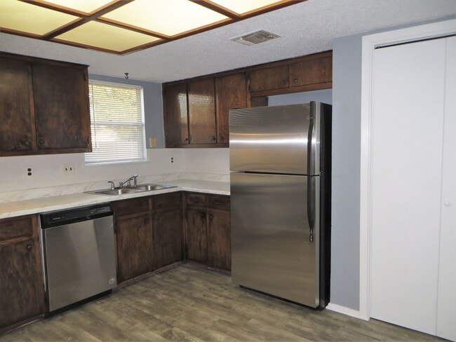 Building Photo - 663