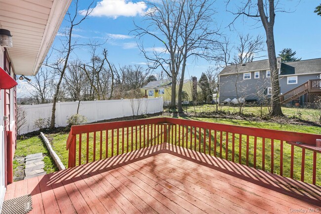 Building Photo - 846 Hartsdale Rd
